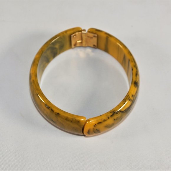 Green / Yellow Swirl Vintage Bakelite Clamper Cuff Bangle - Picture 4 of 4